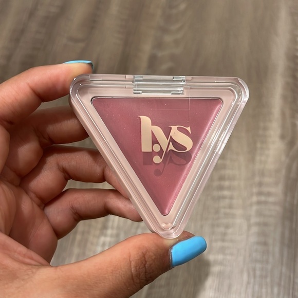 lys cream blush - Picture 2 of 3